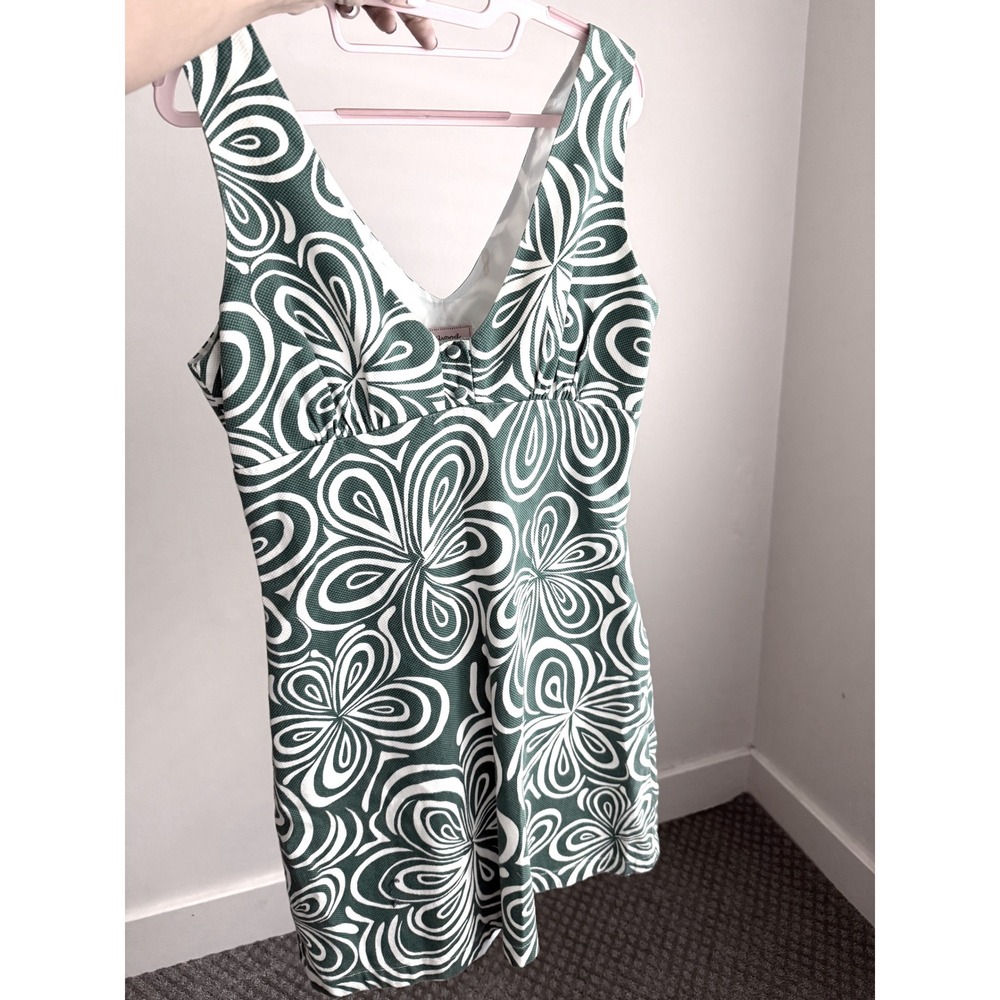Lilypod Green White Psychedelic Floral Swirl V-Neck Sleeveless Mini Dress